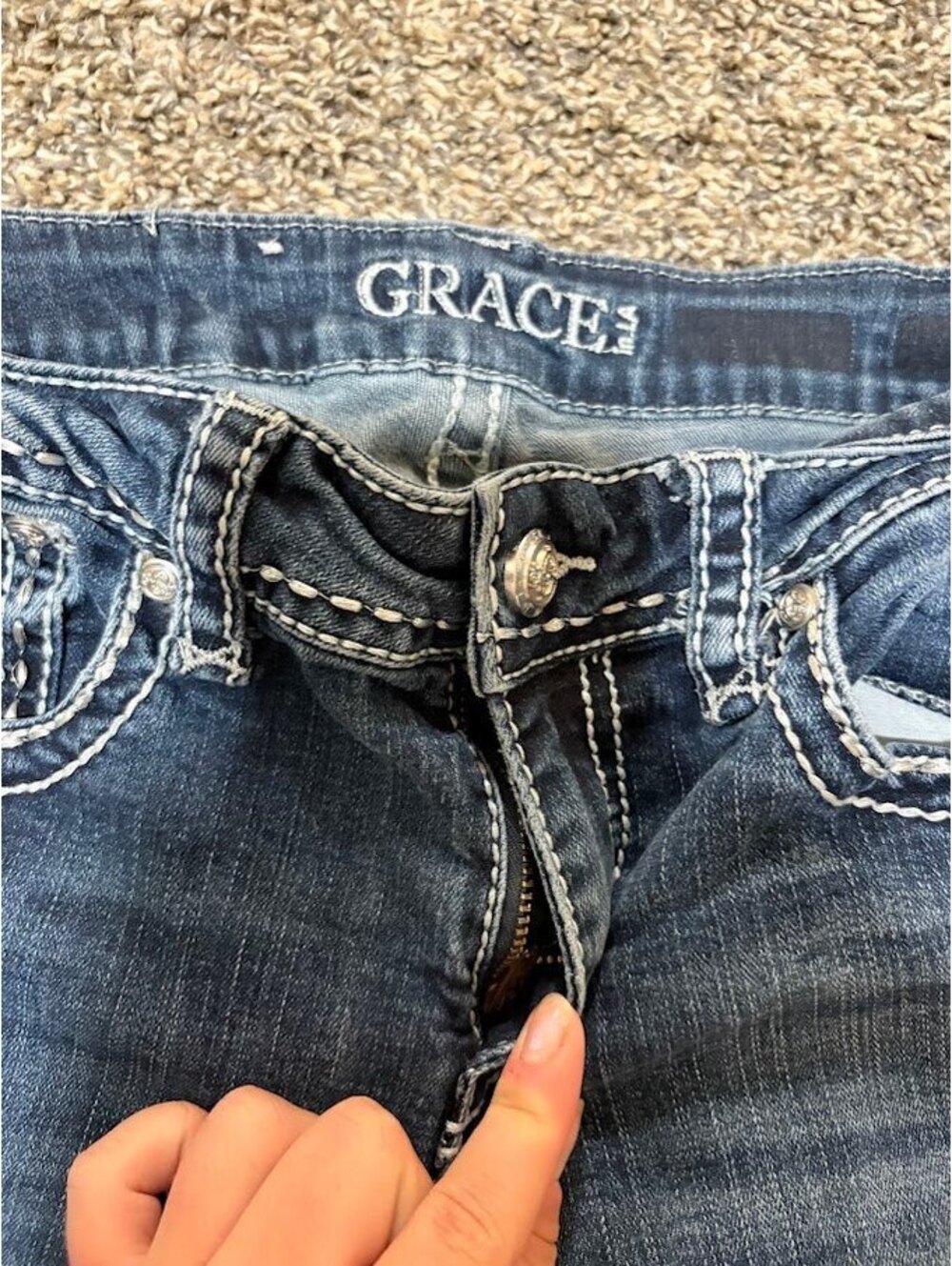 Grace in LA Women's Size 26 Y2K Maltese Cross Embroidered Pocket Bootcut Jeans - Picture 3 of 7